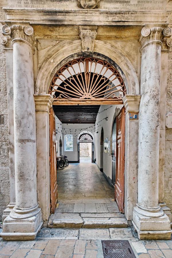 Lupino'S Gallery Apartment - Old Town Zadar Zewnętrze zdjęcie